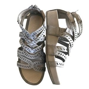 Baretraps Gray sandals 💕 Final Sale
